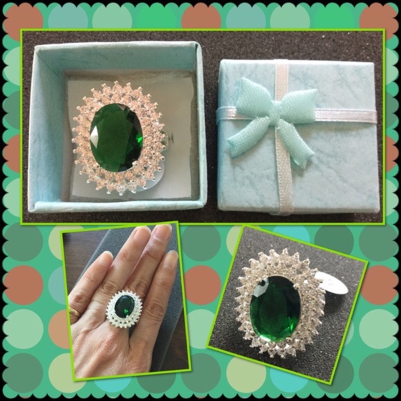 Oval cut 4.5ct emerald & White topaz silver ring - Picture 2 of 2